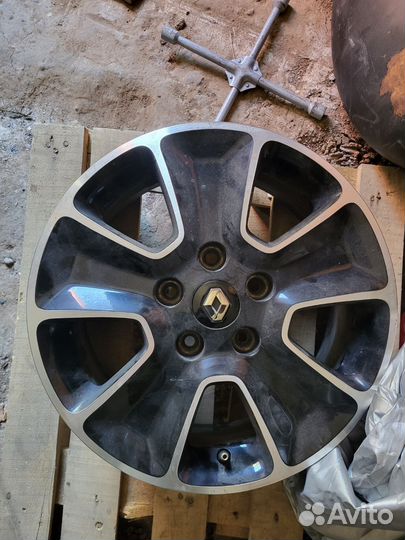 Литые диски на Рено Дастер R16