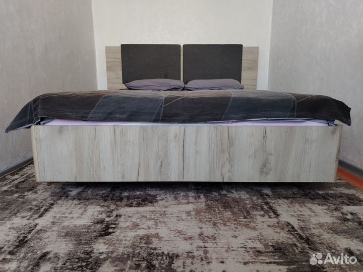 Кровать двухспальная с матрасом бу