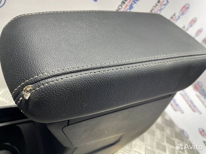 Подлокотник Renault Arkana