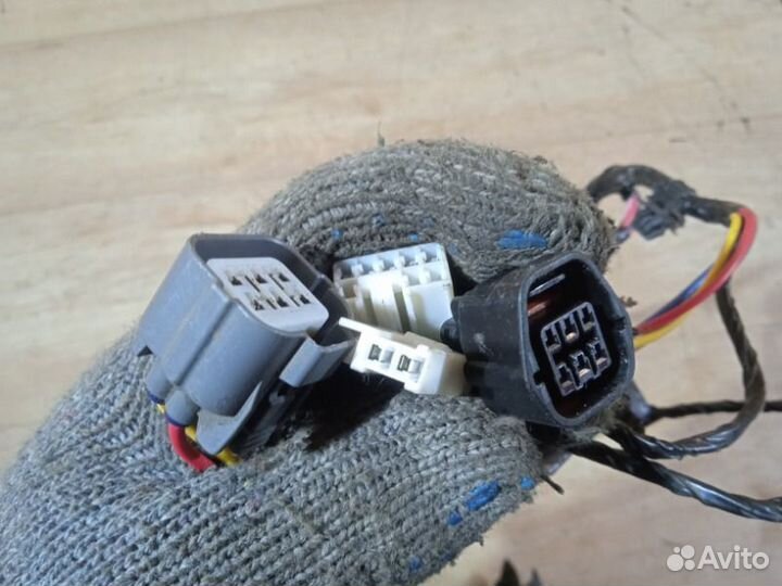 Проводка (коса) дверная задняя правая Mitsubishi