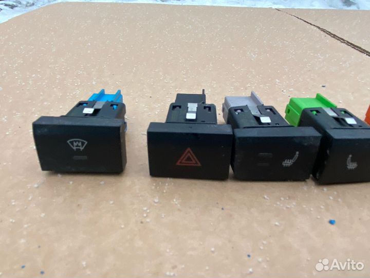 Кнопка аварийки подогрева Volkswagen Polo 5