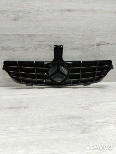 Решетка радиатора Mercedes Clk W209 OM612 2005