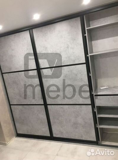 Зеркальный шкаф