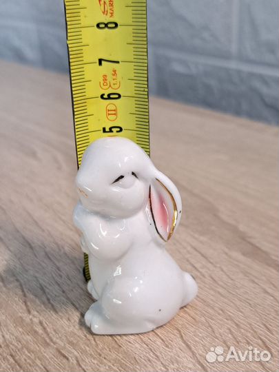 Фигурка из фарфора