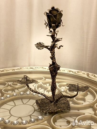 Ваза с кованой розой и подсвечник