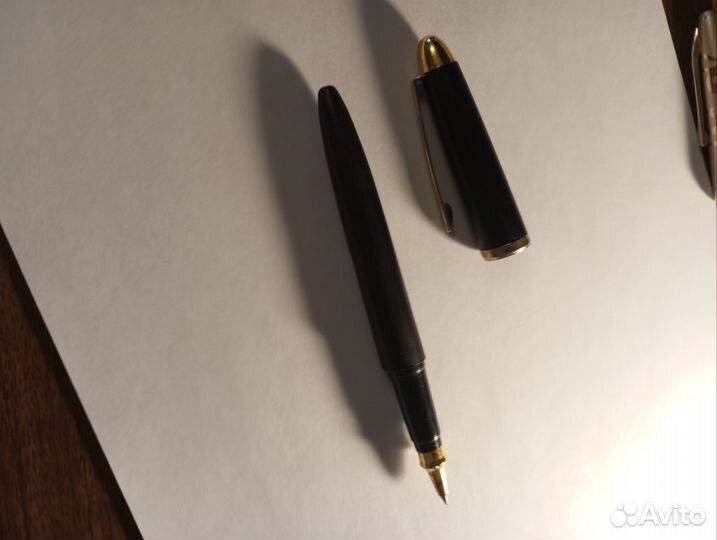 Набор авторучек перьевых и шариковых