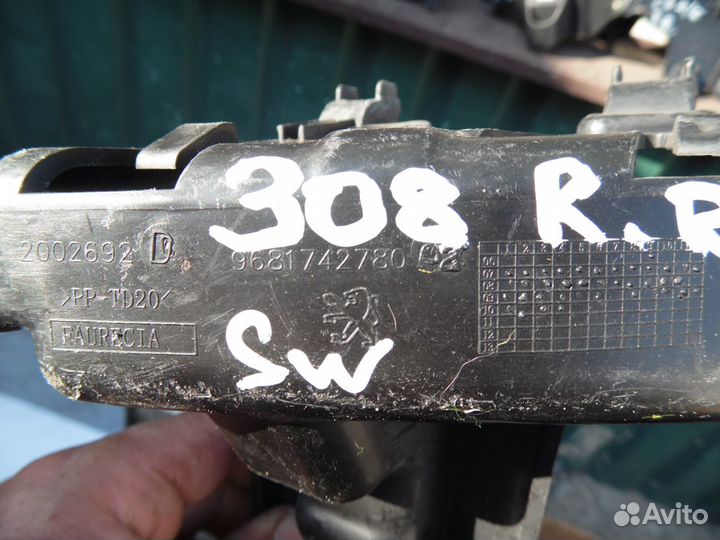 Кронштейн заднего бамера правый Пежо 308 SW