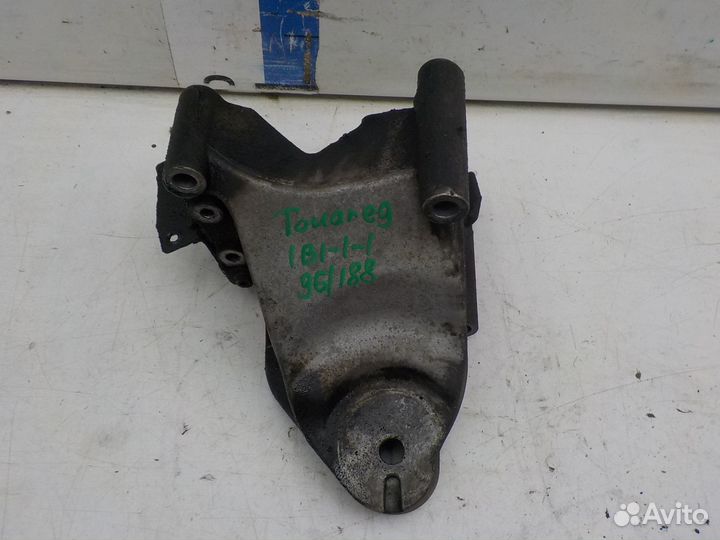 Кронштейн Volkswagen Touareg 2002-2010