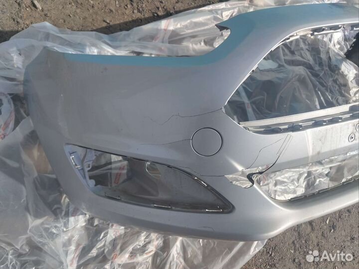 Передний бампер Ford Fiesta mk6 2015 оригинал