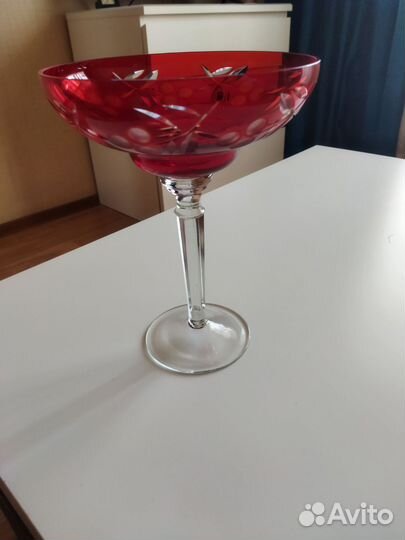 Ваза для фруктов на ножке, рубиновое стекло