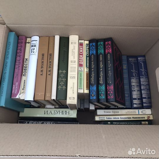 Огромная коробка книг цена за все