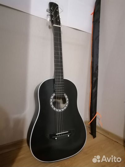 Акустическая гитара