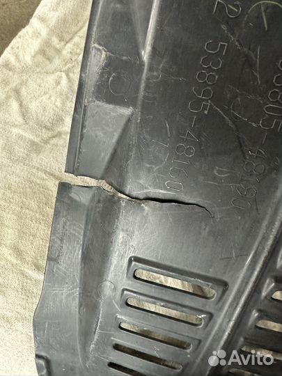 Подкрылок передний правый Lexus Rx 4