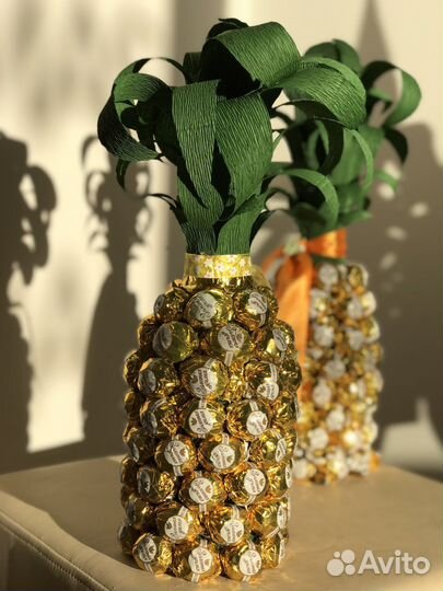 Ананас из конфет и шампанского