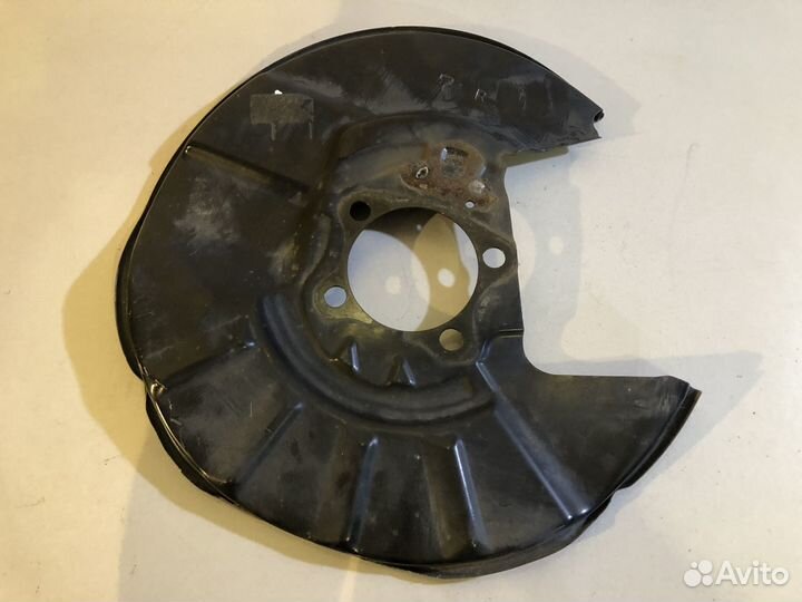Пыльник заднего тормозного диска R Rav4 2019