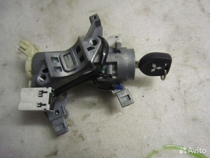 Mitsubishi Outlander XL замок зажигания с ключом