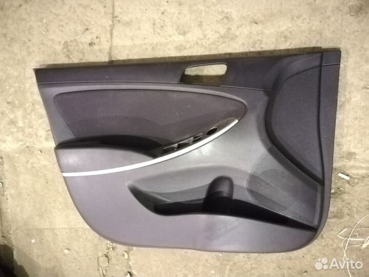 Обшивка двери передняя левая Hyundai Solaris 1