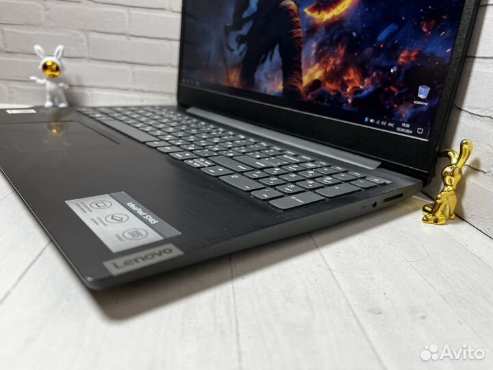 Свежий ноутбук Lenovo с FullHD/8GB/SSD256gb