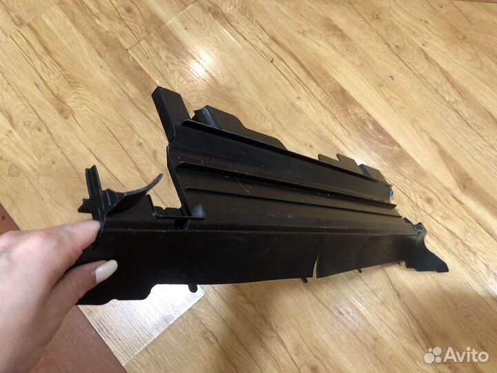 Воздуховод радиатора нижний Mercedes-Benz E-Class