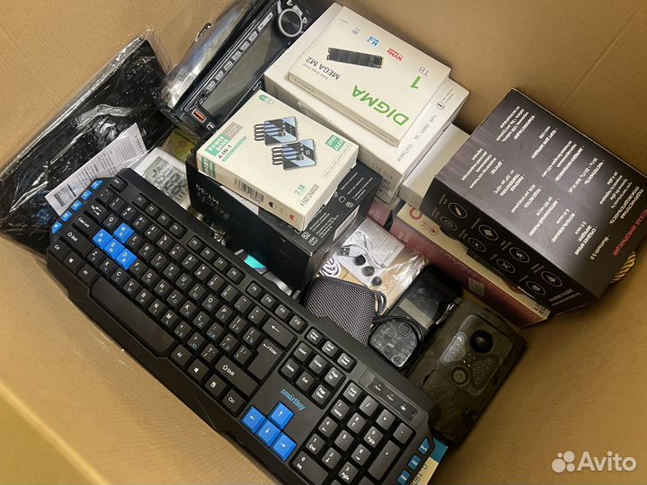 Коробка с кучей техники