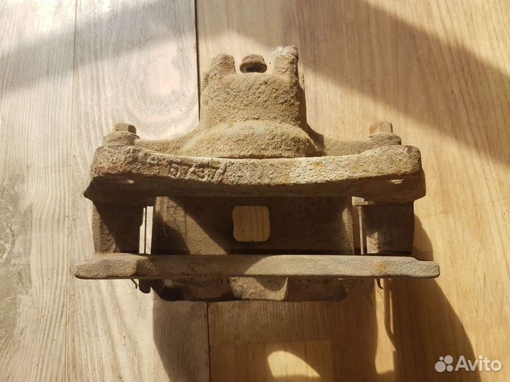 Суппорт передний левый правый outlander 3 gf