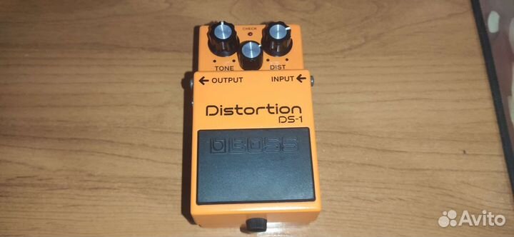 Педаль эффектов boss DS-1