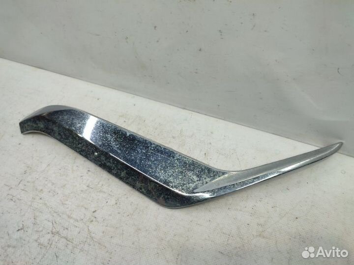 Молдинг юбки бампера передний левый Toyota Land