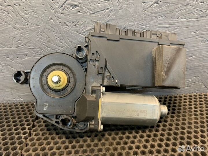 Мотор стеклоподъемника задний правый Bentley