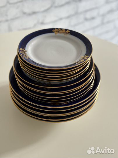 Набор фарфоровых тарелок cobalt с золотом