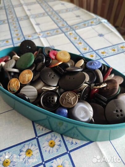 Большая шкатулка с пуговицами Шубные крючки