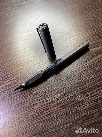 Перьевая ручка lamy