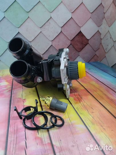 Помпа Volkswagen Golf Jetta Passat Tiguan Audi