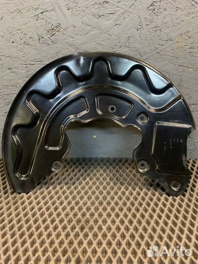 Пыльник тормозного диска передний левый Volkswagen