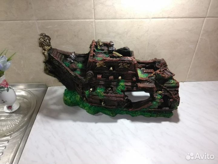 Корабль в аквариум длиной 1 метр