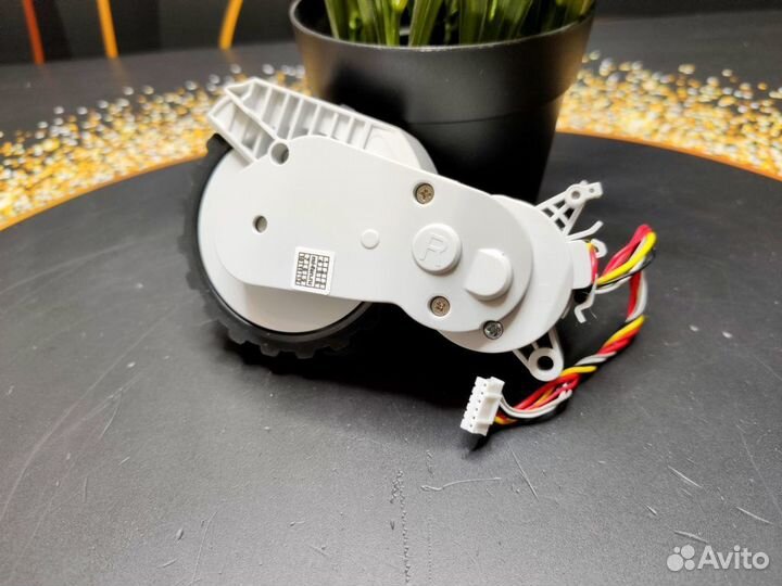 Правое колесо пылесоса Xiaomi Vacuum Mop 2 lite
