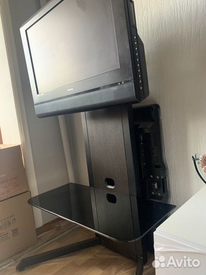 Телевизор вместе с тумбой