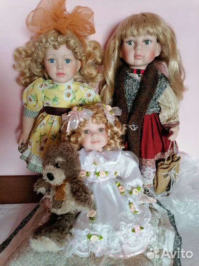 Кукла фарфоровая