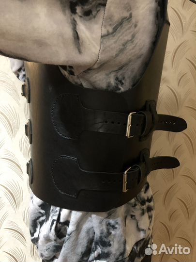 Байкрский жилет из кожи