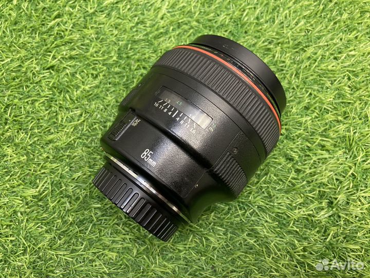 Canon EF 85mm 1.2L II USM