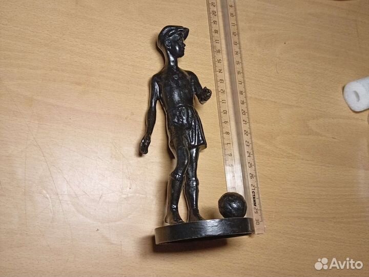 Каслинское литьё футболист