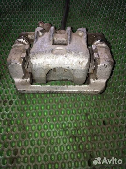 Суппорт задний левый Hyundai Sonata EF G4GC 2009