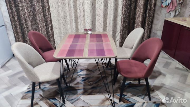 Кухонный стол и стулья