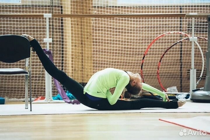 Тренер по художественной гимнастике, растяжка