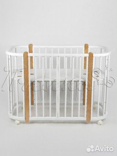 Детская кроватка с маятником