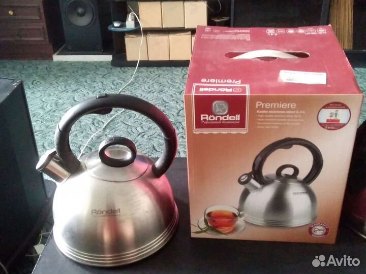 Продам 2 чайника со свистком