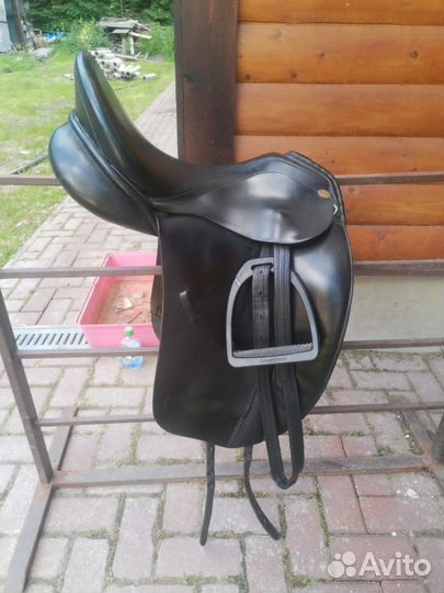 Выездковое седло