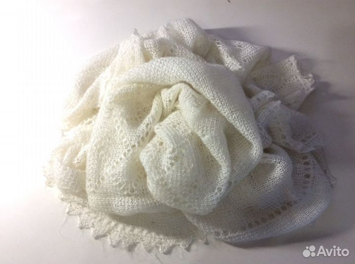 Нежный пуховый кружевной платок