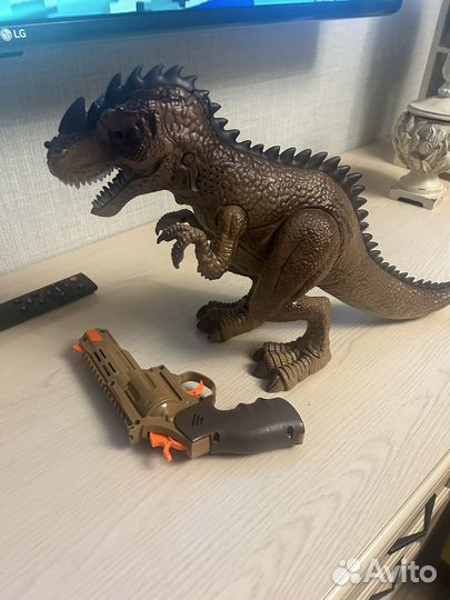 Crossbot Битва с тираннозавром