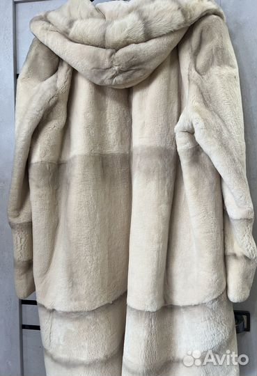 Шуба мутоновая с капюшоном