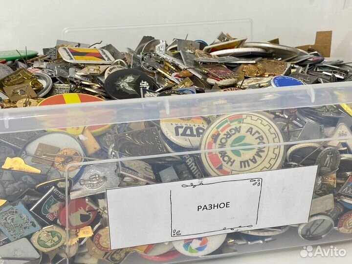 Значки 50 000 штук. Большой выбор